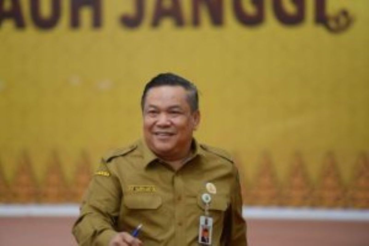 Luhut Panjaitan mengaku tak pernah backup Sekda Riau