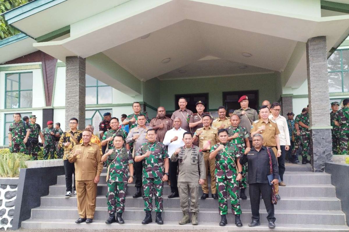 Majelis Rakyat Papua Barat apresiasi Panglima TNI-Kapolri