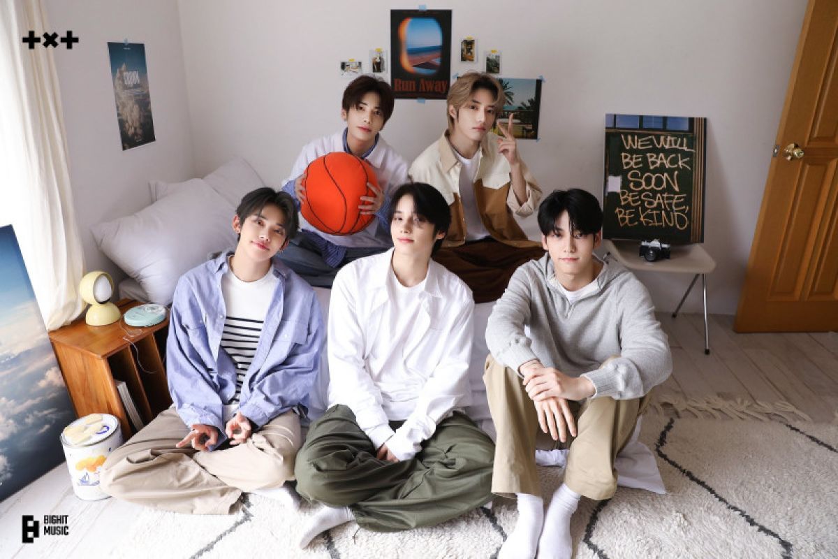 Pra-pemesanan album baru TXT tembus 1,56 juta kopi