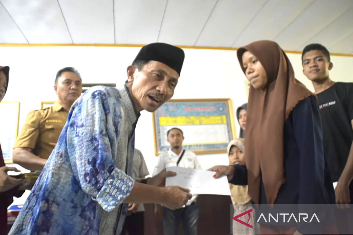 Pemkab Gorontalo salurkan bantuan bagi 108 anak yatim piatu