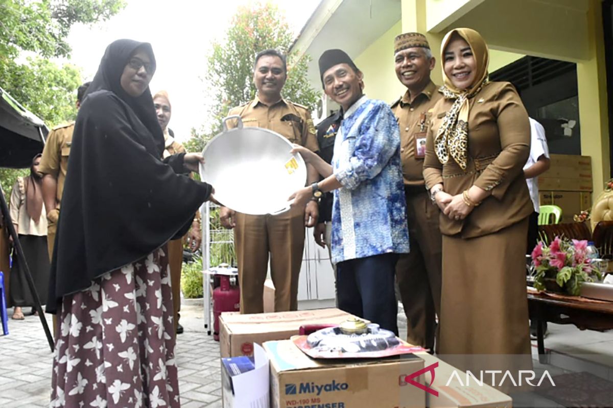 Pemkab Gorontalo serahkan bantuan Program 'Pahlawan Ekonomi Nusantara'