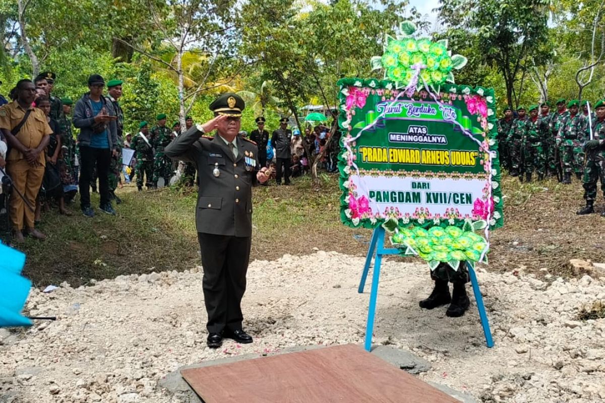 Dandim 1708/BN pimpin upacara pemakaman militer almarhum Prada Edoard