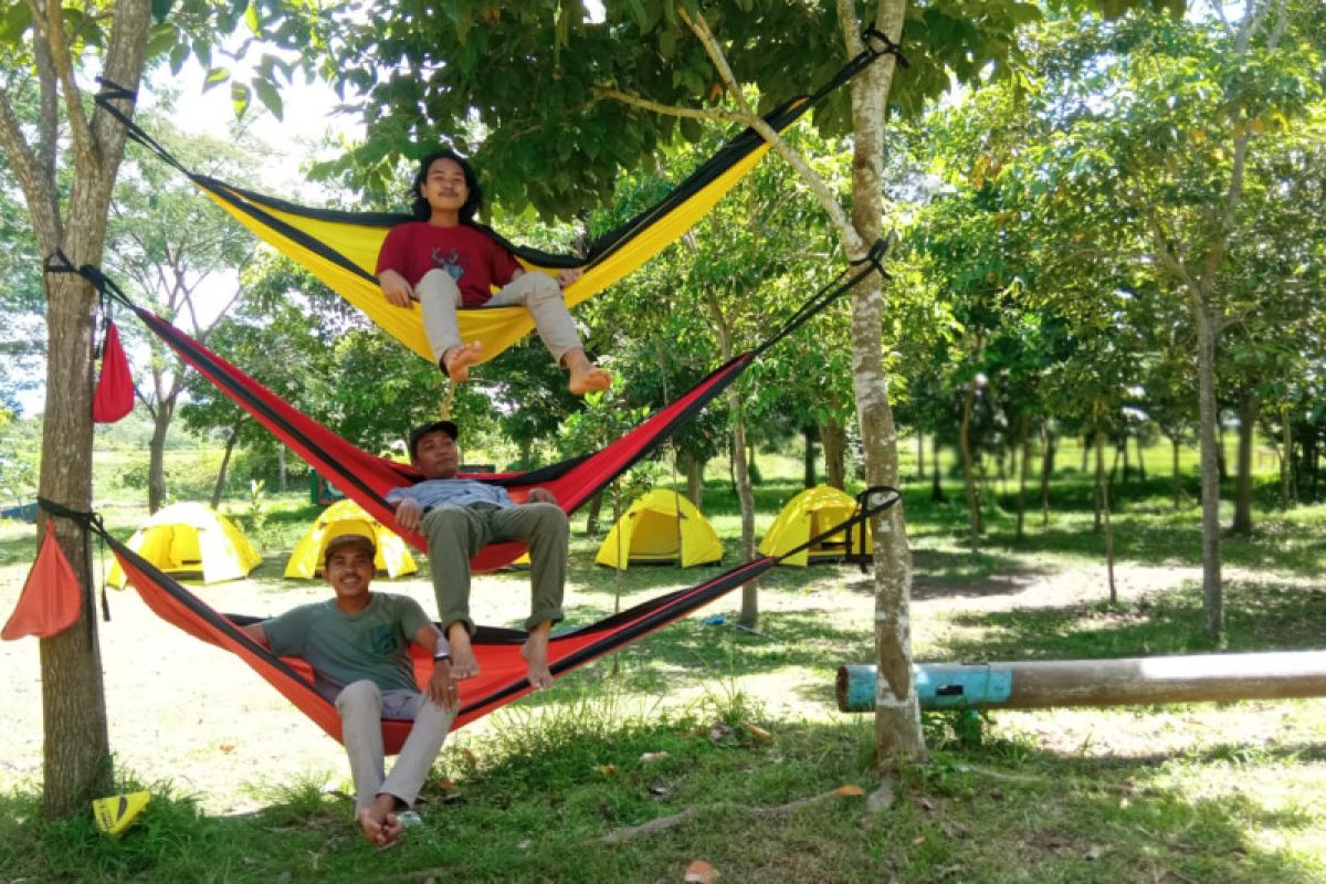 Puluhan "hammock" terpasang di objek wisata "Giong Siu" Mataram