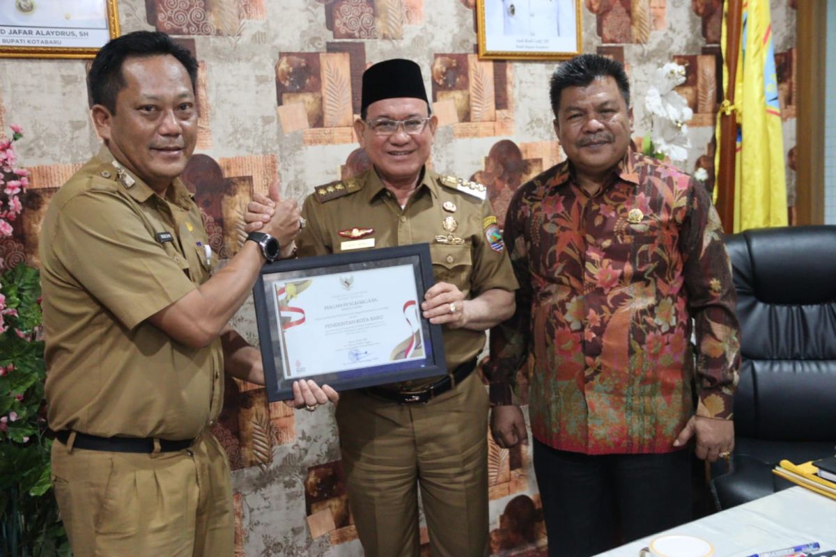 Ditjen Bina Pemerintahan Desa Kemendagri beri Penghargaan Pemkab Kotabaru