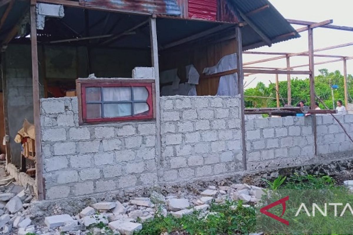 Gempa M7,5 menyebabkan kerusakan rumah penduduk di Maluku Barat Daya