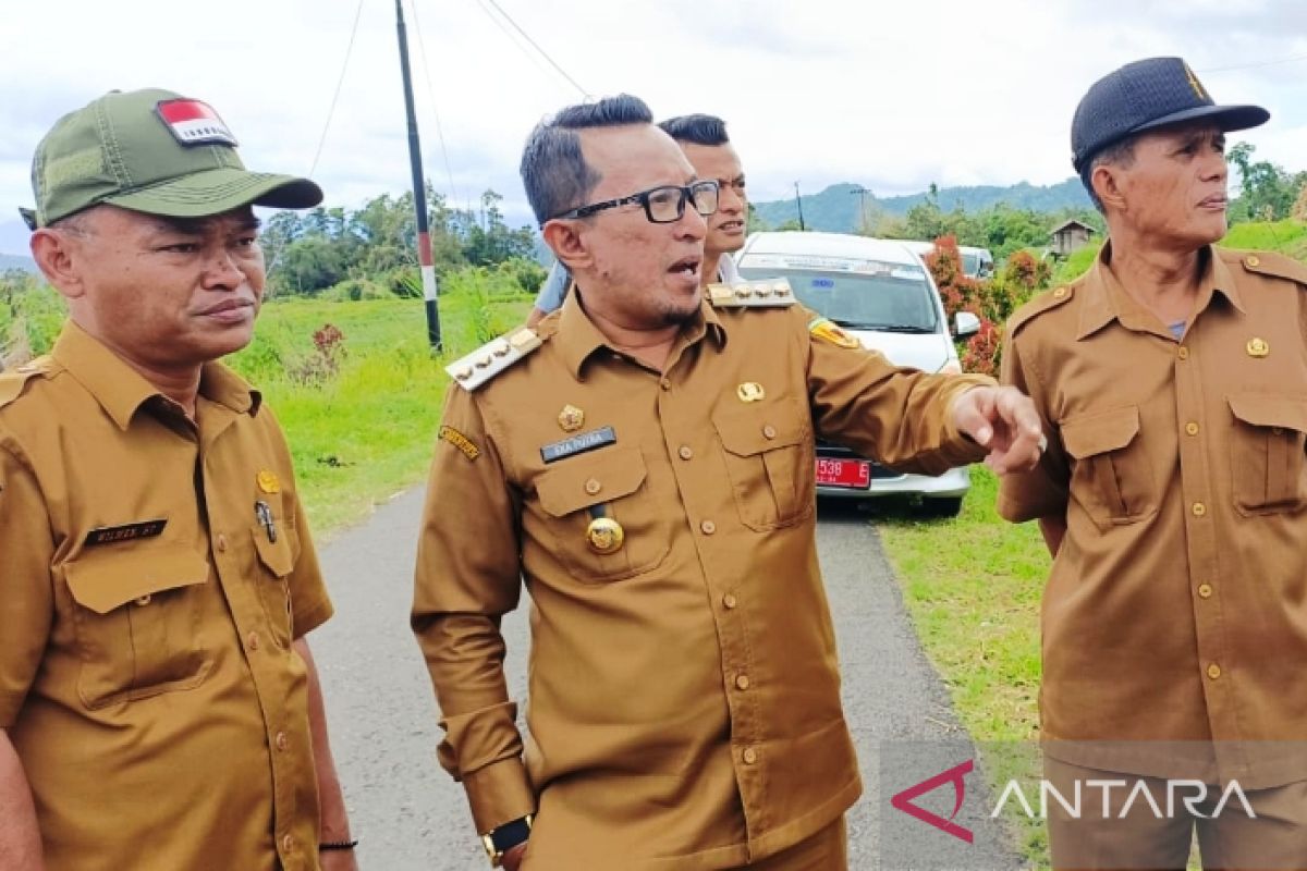 Bupati Tanah Datar tinjau aktivitas warga di sekitaran Gunung Marapi