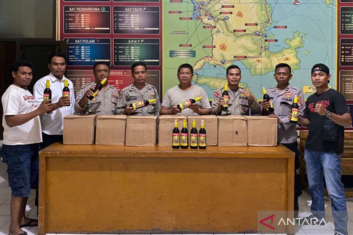 Polres Bima Kota menyita puluhan botol minuman keras bermerek