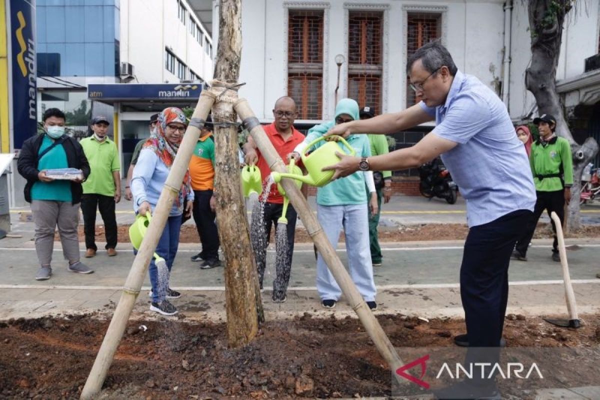 Pemkot Jakarta Pusat targetkan tanam 10.700 pohon pada awal tahun 2023