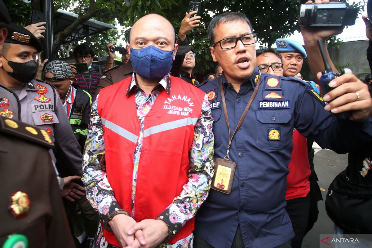 Teddy Minahasa menjalani sidang perdana di PN Jakarta Barat pada Kamis