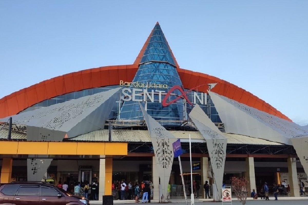 Operasional Bandara Sentani Jayapura normal usai diterbangkannya Gubernur Papua