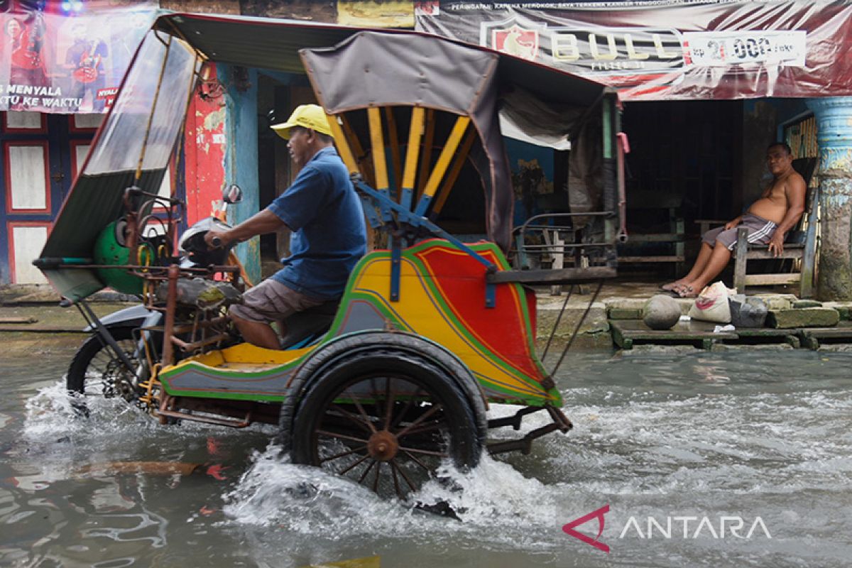 Waspada potensi banjir rob di pesisir Jawa Timur, seiring fenomena bulan baru