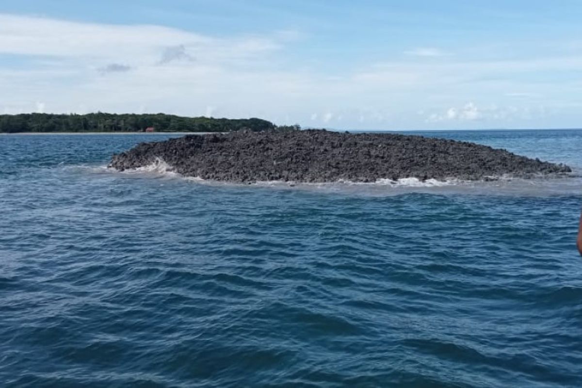 Warga Desa Teinaman di Tanimbar kembali ke rumah meski muncul pulau