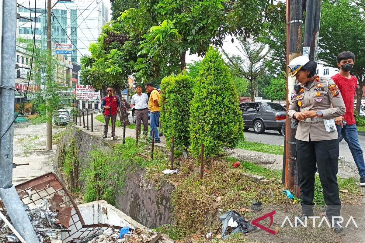 Mobil hantam 2 motor di Jalan Sudirman Pekanbaru, 1 korban tewas