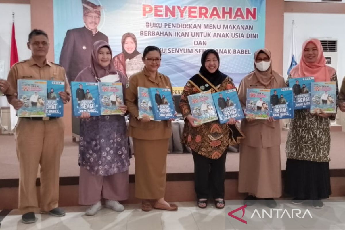 Bunda PAUD Bangka Belitung serahkan 6.000 buku anak usia dini