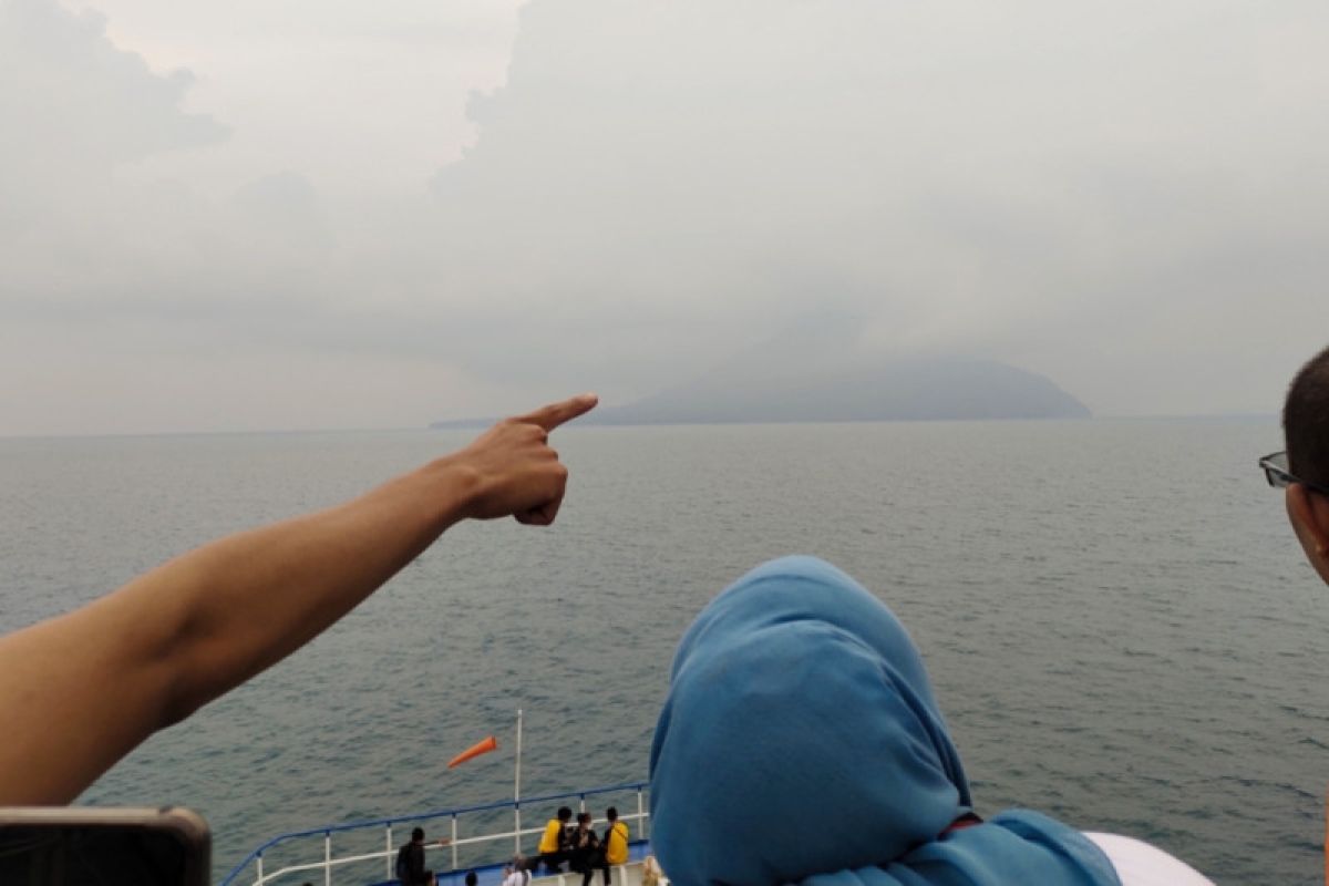 Lampung cautions residents of Mt. Anak Krakatau's heightened eruptions