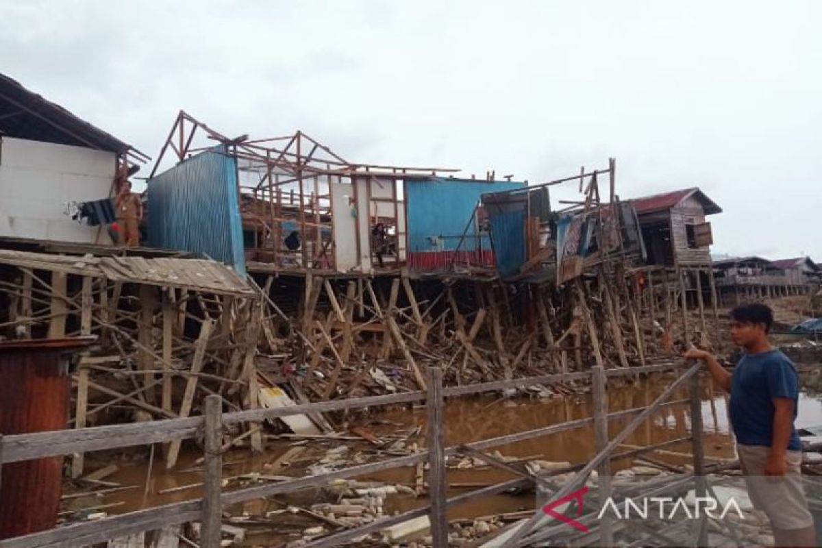 35 jiwa kehilangan tempat tinggal dampak abrasi Sungai Kahayan
