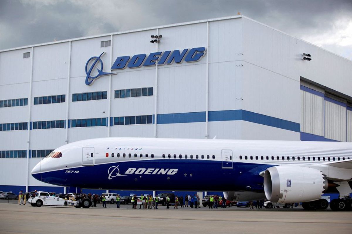 Boeing laporkan pesanan pesawat komersial, pengiriman untuk 2022
