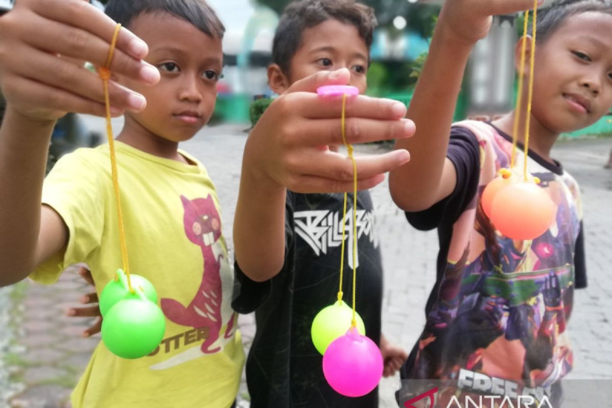 Pelajar dilarang bawa lato-lato ke sekolah