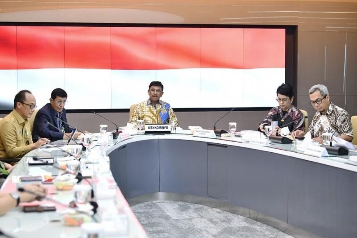 Menkominfo minta industri pastikan harga STB terjangkau oleh masyarakat