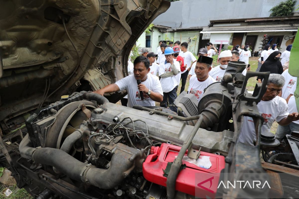 Komunitas Pendukung Ganjar edukasi ratusan sopir truk di Banten soal keselamatan berkendara