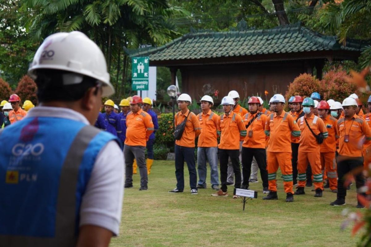 PLN ajak masyarakat sadar bahaya listrik untuk hindari kecelakaan kerja