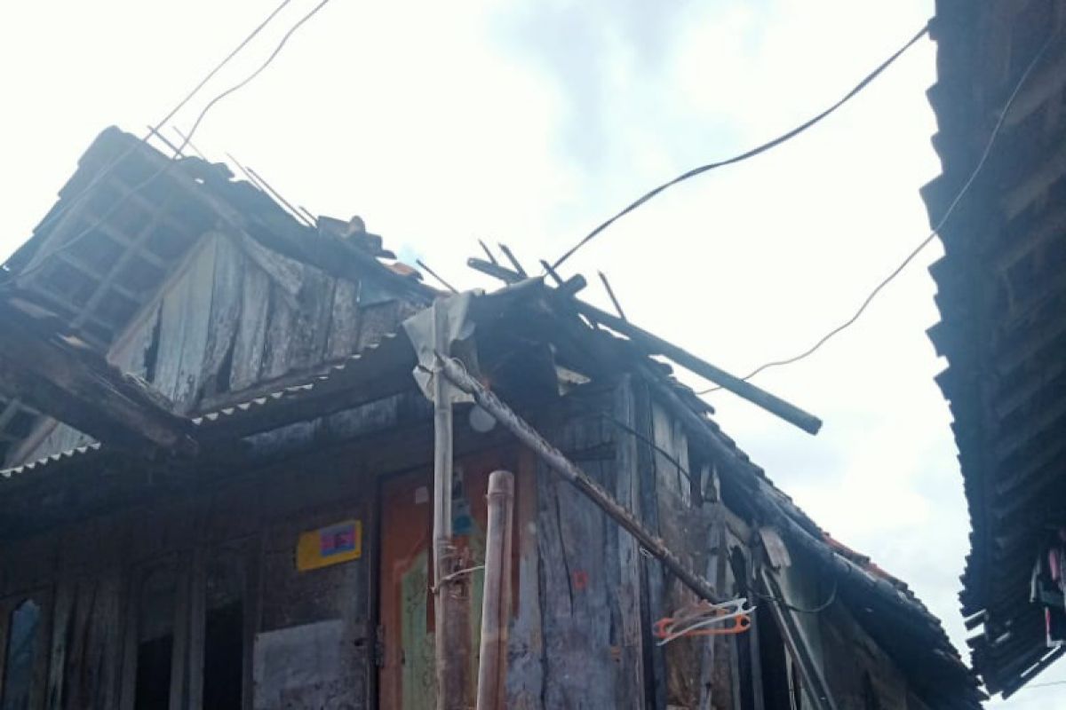Puluhan rumah di Keruak Lombok Timur rusak disapu angin puting beliung