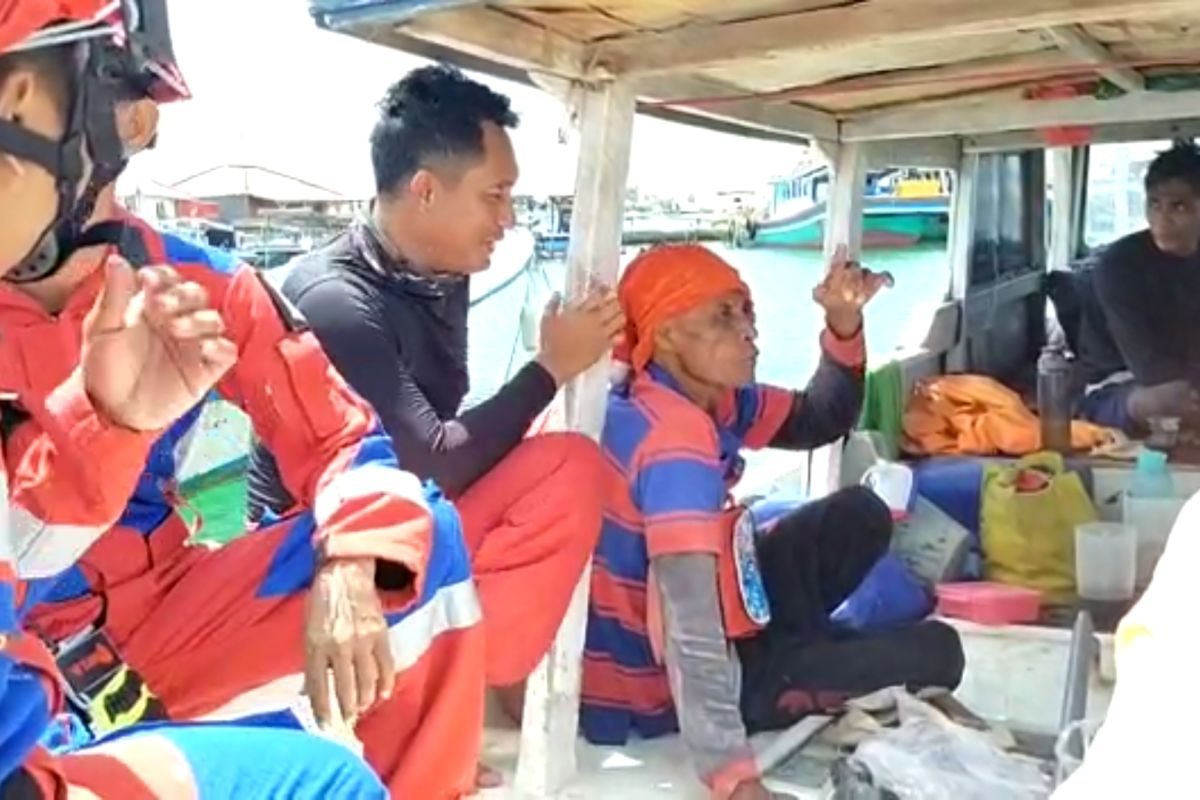 Petugas Gulkarmat selamatkan nelayan terdampar di Pulau Kelapa Dua