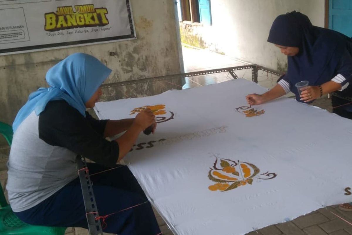 Warga Plangkrongan Magetan kenalkan motif batik 