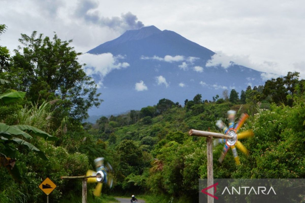 Gunung Kerinci kembali semburkan abu vulkanis setinggi 600 meter