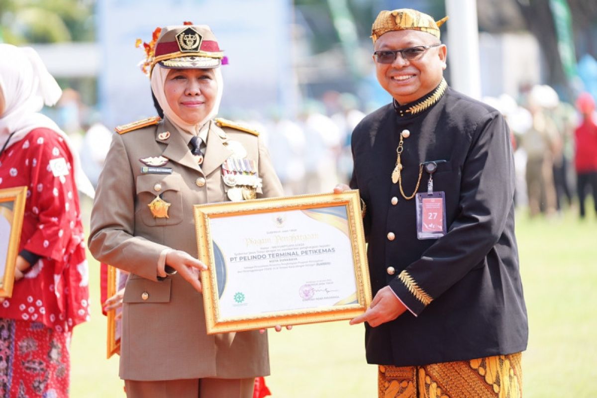 Gubernur Jatim beri penghargaan Pelindo karena sukses cegah COVID-19
