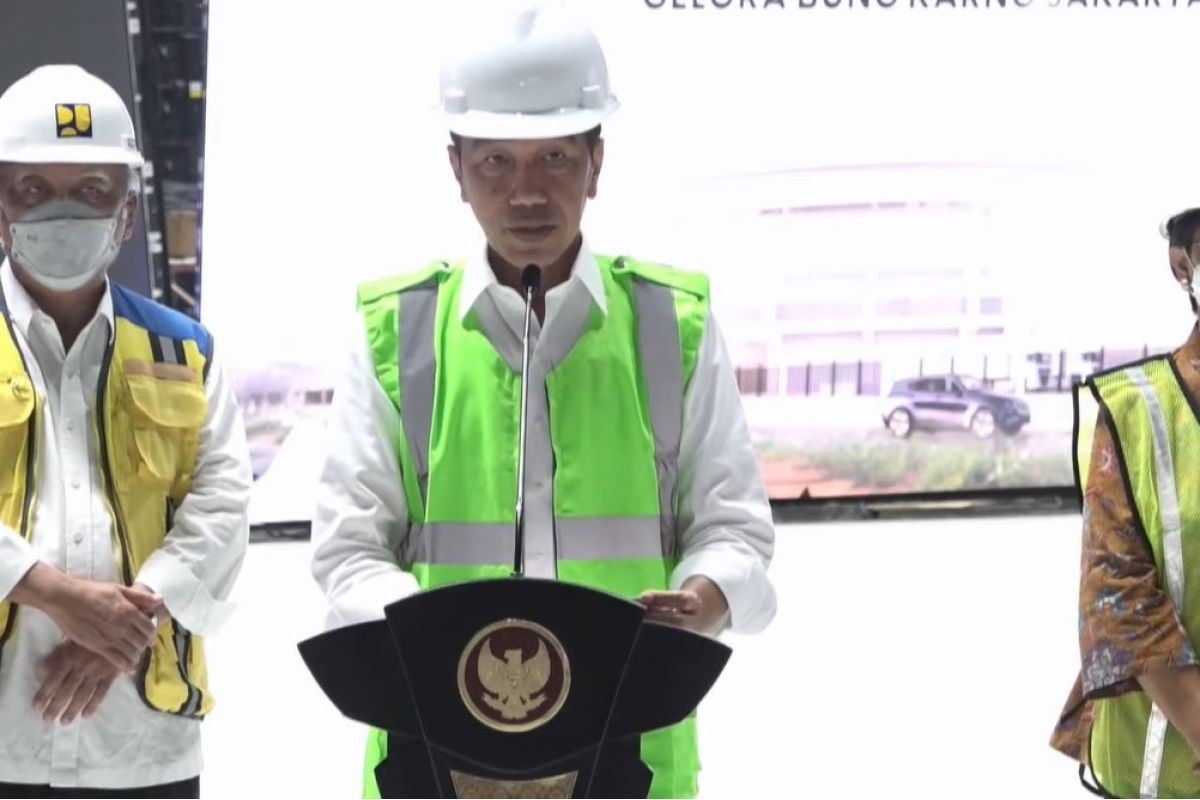 Presiden Jokowi hadiri pembangunan Indonesia Arena tahap akhir