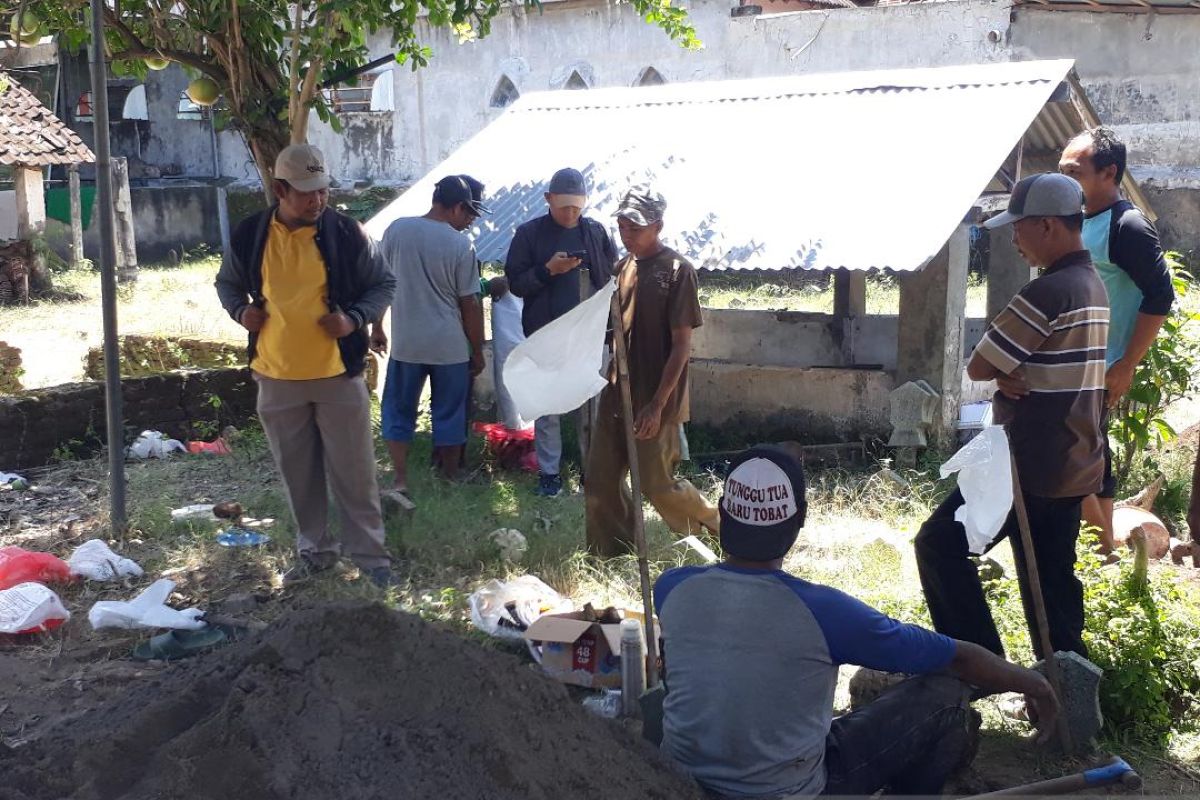 10 makam tua di Desa Jongbiru-Kediri dipindah imbas pelebaran jalan