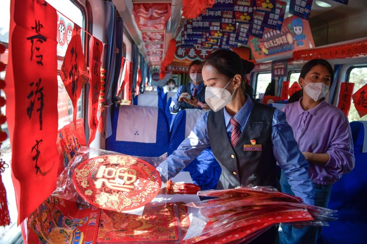 Tahun Baru Imlek tambahkan keceriaan di "kereta lambat" Guizhou China