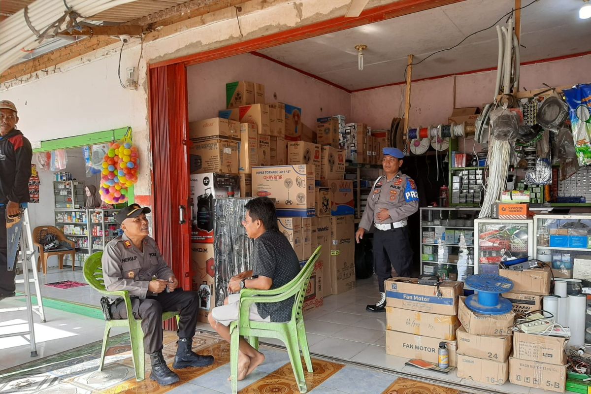 Jumat Curhat, Kapolsek Tanjung Raya temui pedagang di Pasar Mukti Jaya Mesuji