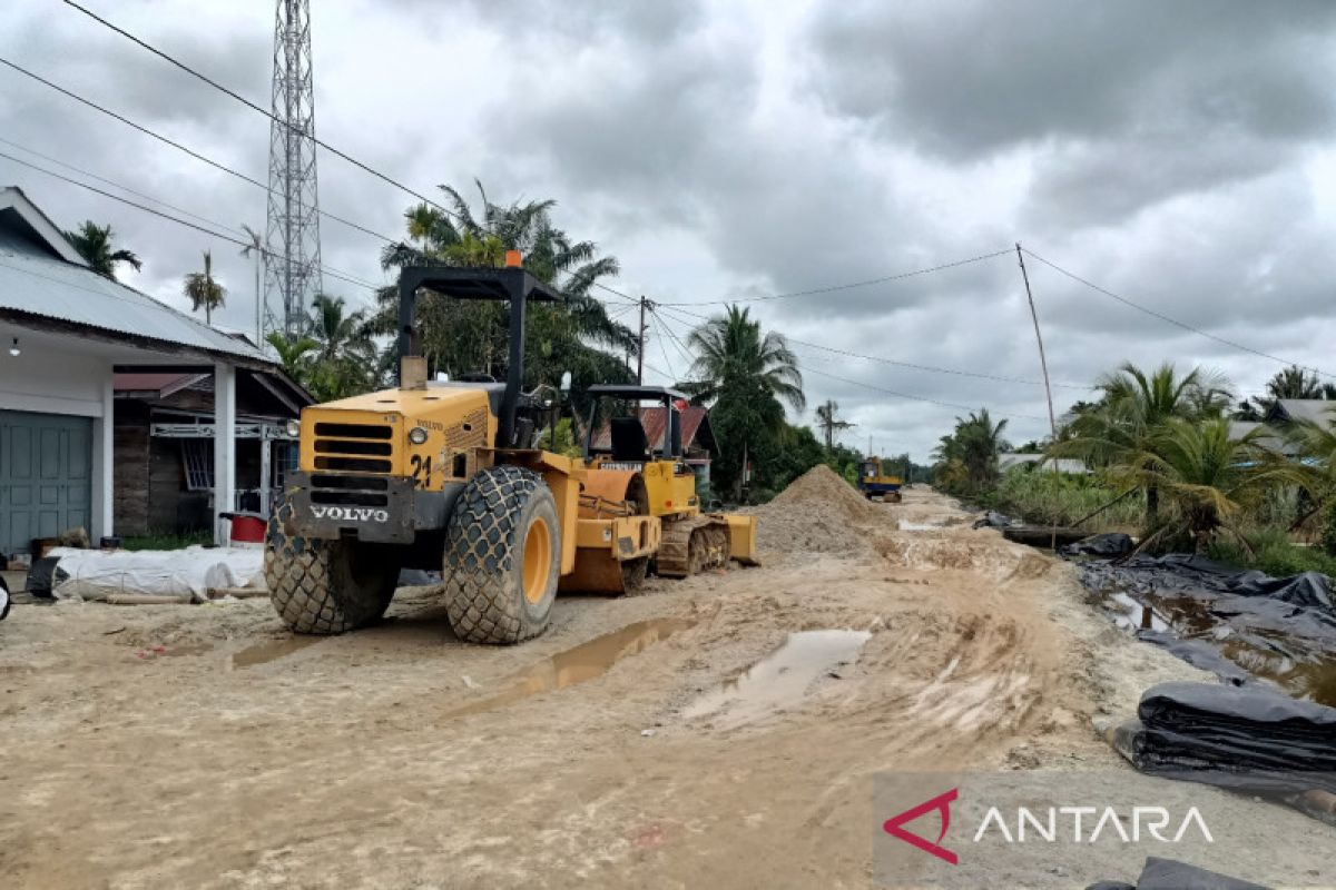 Belum tuntas, waktu dua pekerjaan jalan di Meranti diperpanjang satu bulan lebih