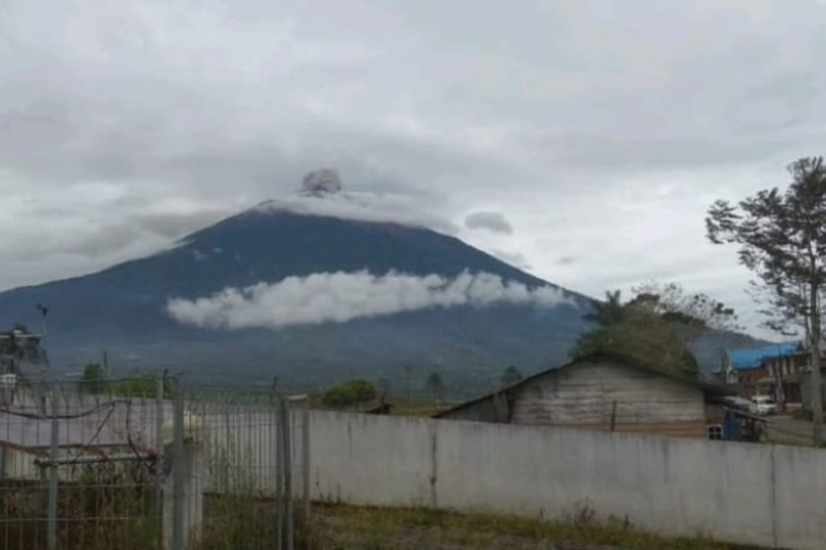 Pemkab Kerinci tunggu izin pembukaan jalur evakuasi gunung Kerinci