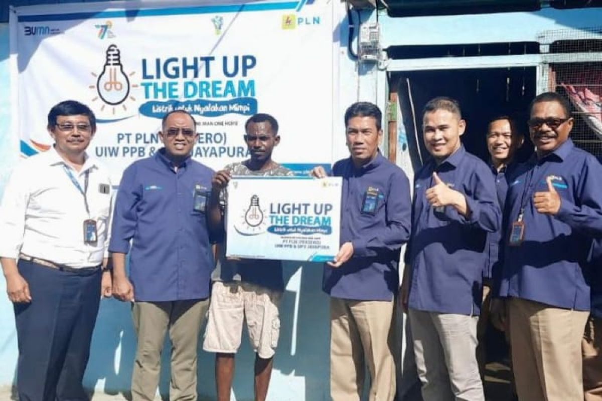 PT PLN Papua beri sambungan listrik gratis kepada warga
