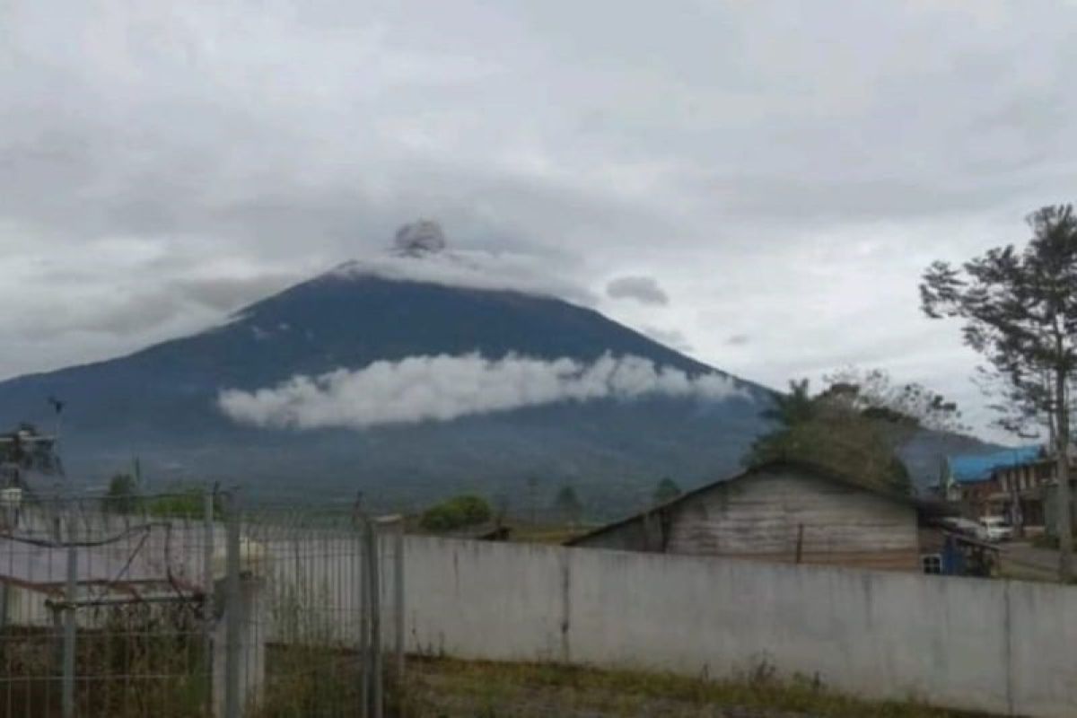 Pemkab Kerinci masih menunggu izin pembukaan jalur evakuasi gunung Kerinci