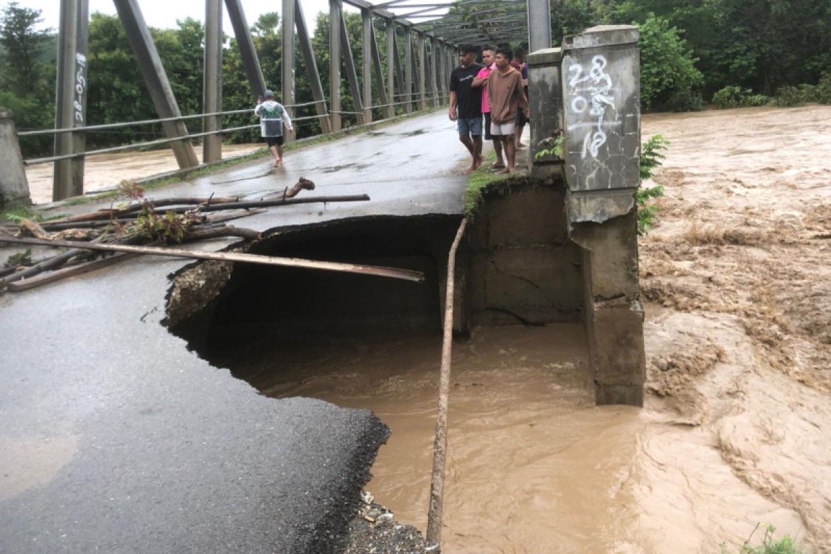 Empat jembatan di Kabupaten Kupang rusak akibat banjir bandang