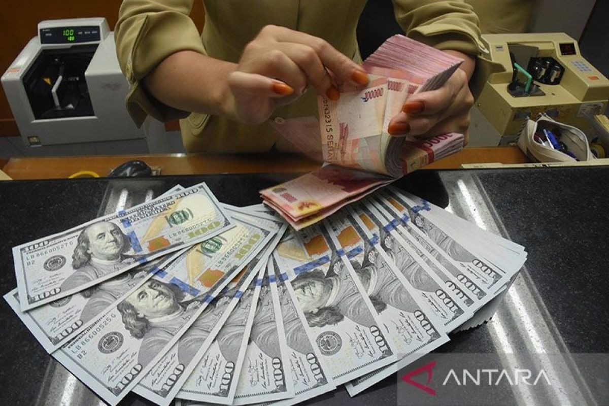 Nilai tukar rupiah menguat tajam, ditopang harapan pengenduran kenaikan bunga Fed