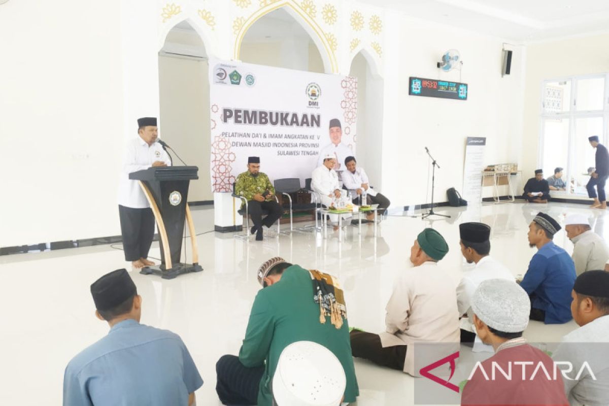 DMI  optimalkan kemampuan baca Al Quran 72 imam dan dai di Sulteng