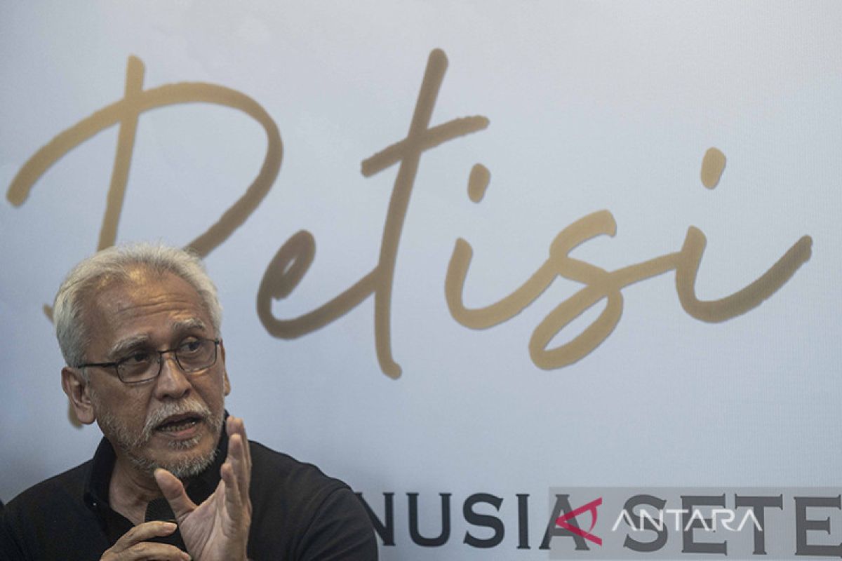 Iwan Fals siap gelar konser solo, tiket mulai dijual hari ini