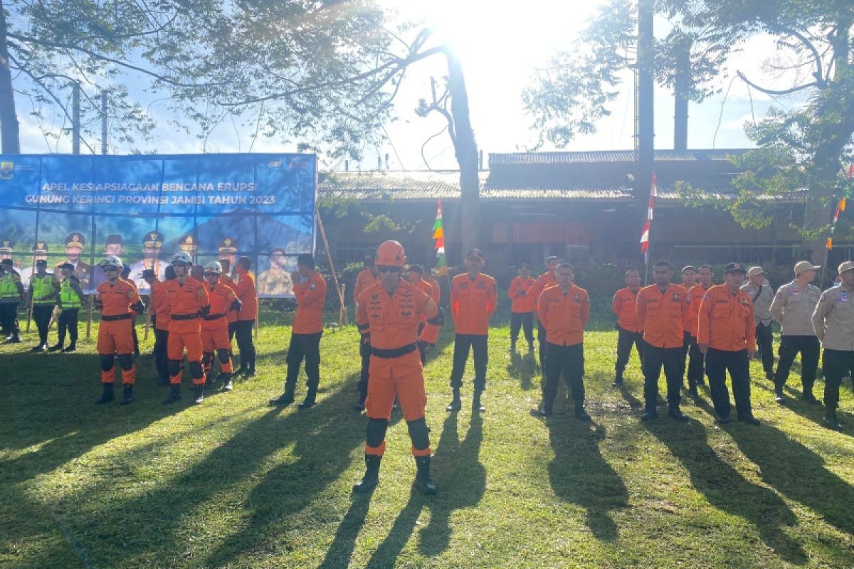 Basarnas Jambi turunkan personel siap siaga erupsi Gunung Kerinci