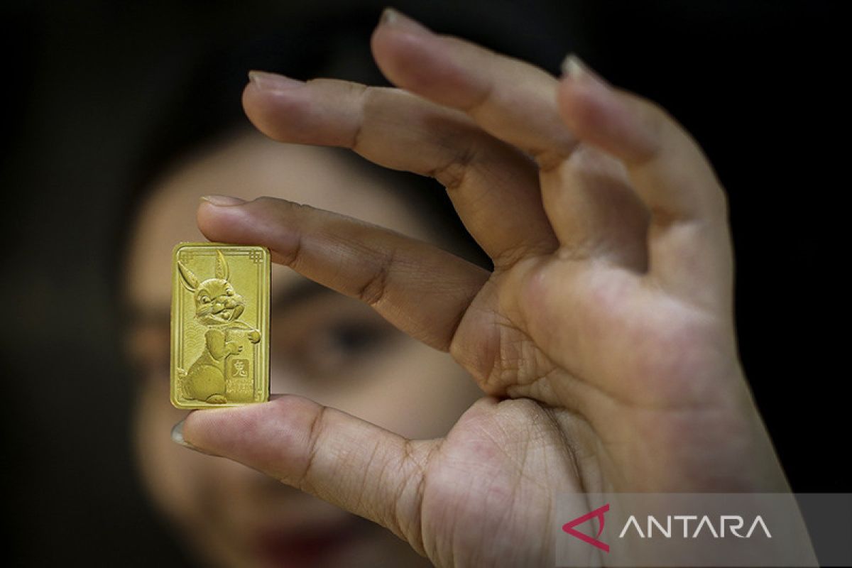 Senin pagi, harga emas Antam tetap di posisi Rp1,029 juta per gram