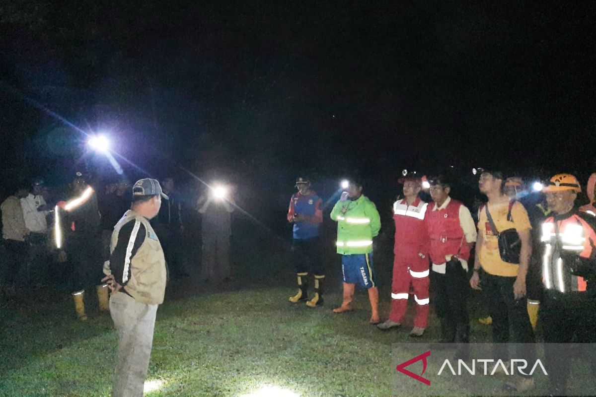 Tim gabungan evakuasi pelajar Bukittinggi tersesat di Lembah Ngarai Sianok