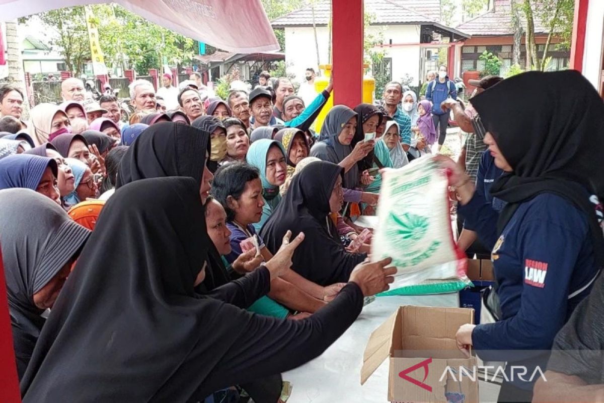 Pemprov Kalteng salurkan beras bersubsidi bantu tekan inflasi di Sampit