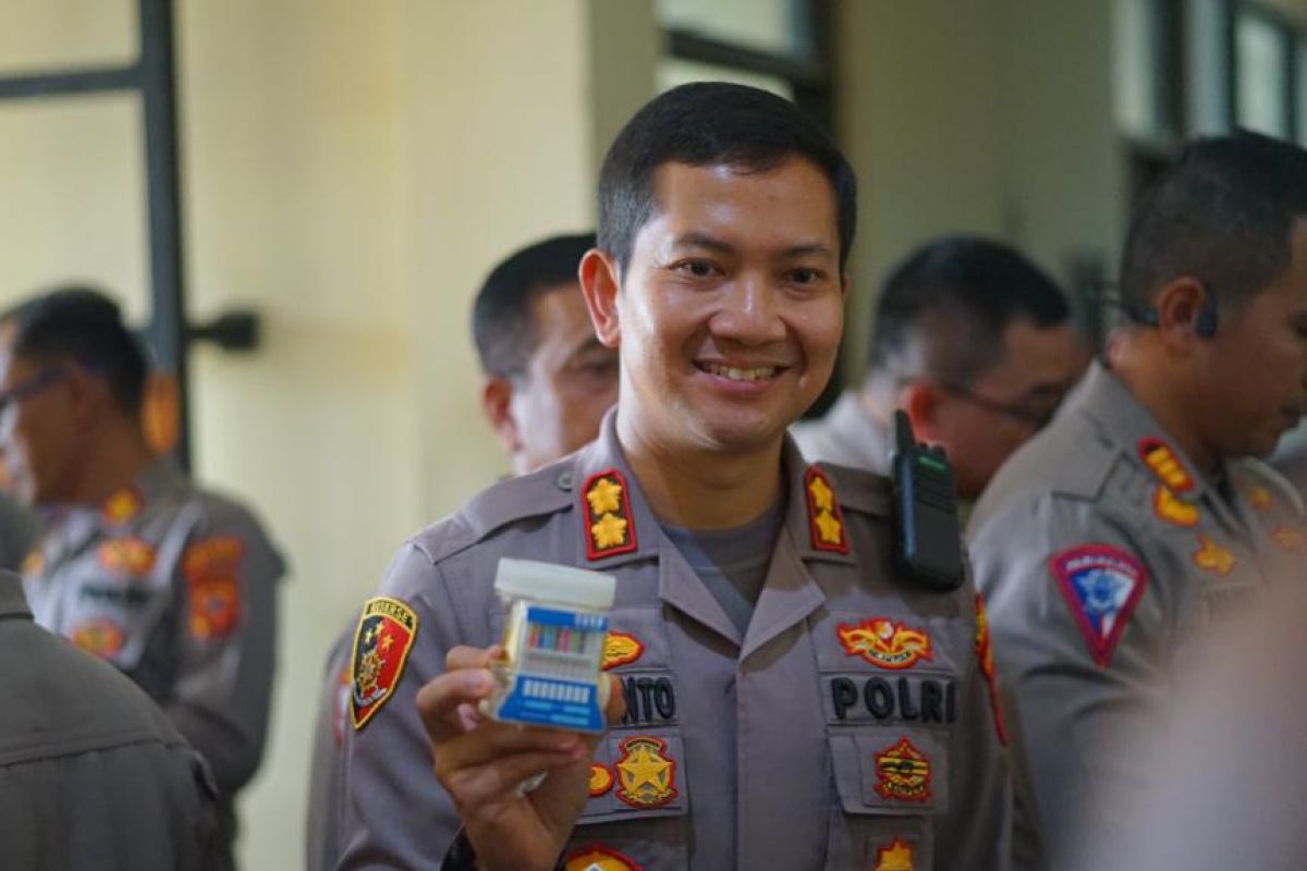 Polres Karawang tes urine mendadak kepada anggota dan para kapolsek