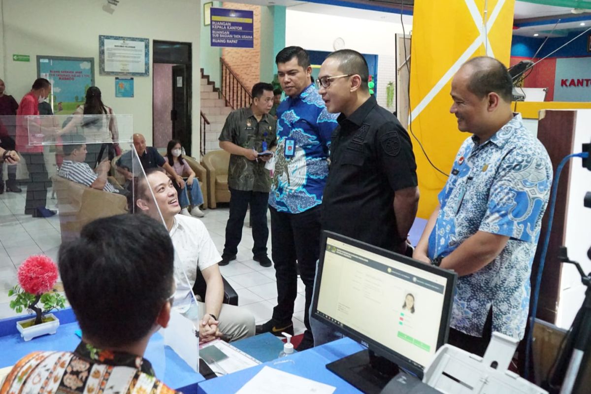 Kakanwil Kemenkumham Sulut apresiasi layanan paspor simpatik Kanim  Manado