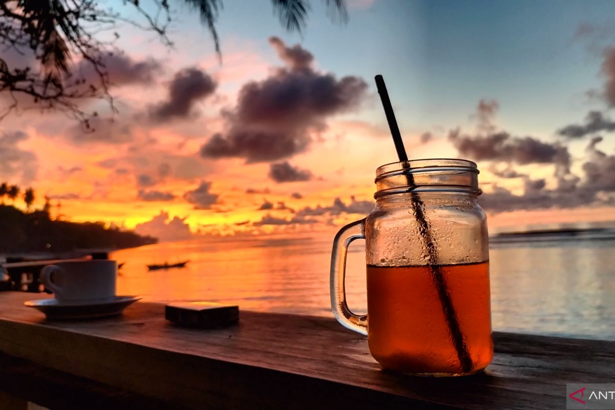 Pesisir Barat garis pantai yang panjang cocok buat menikmati sunset