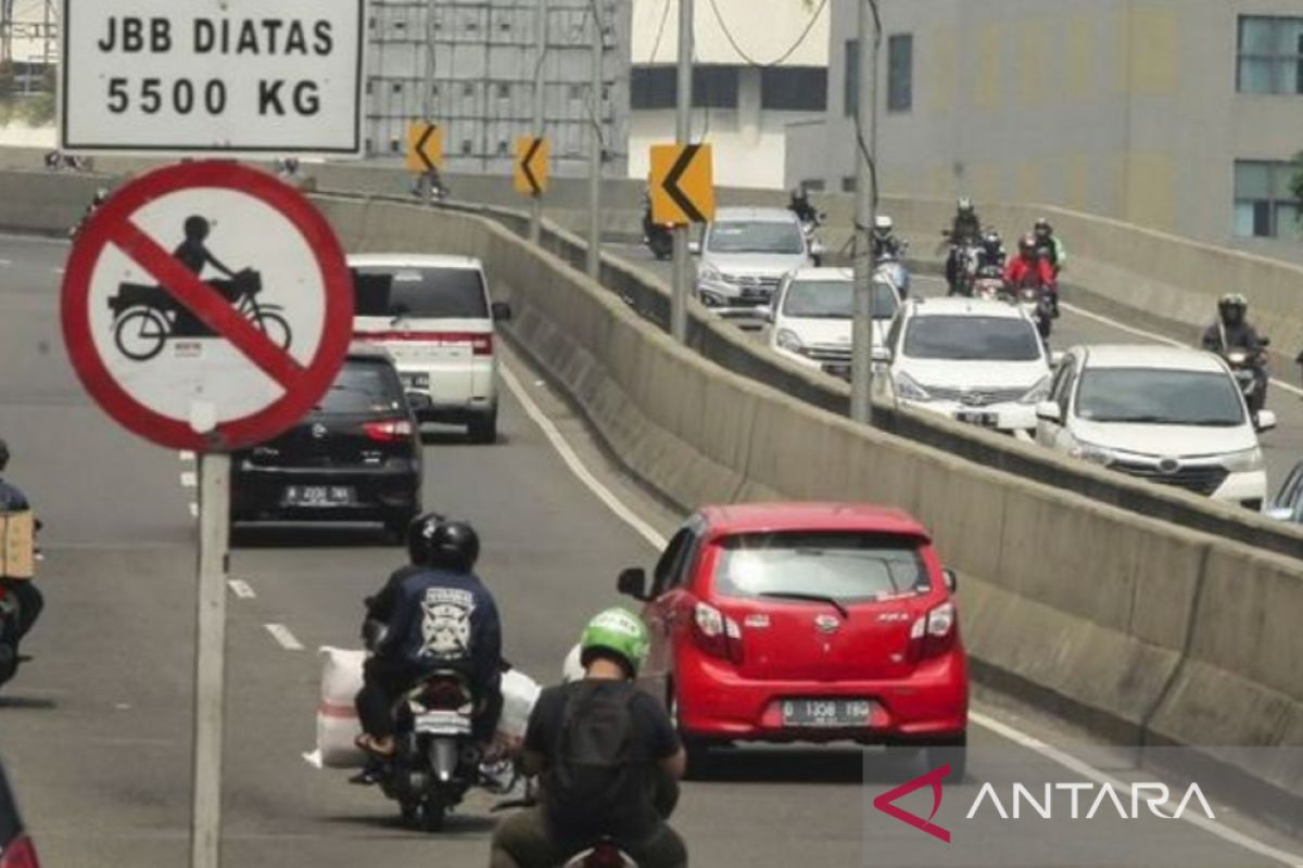 Polda Metro minta pengendara motor tidak lintasi Jalan Layang Non Tol